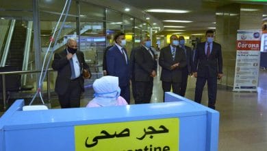 وزير الطيرانالمدني يقوم بجولة تفقدية لـ مطار القاهرة مع أول يوم لتطبيق شهادة PCR