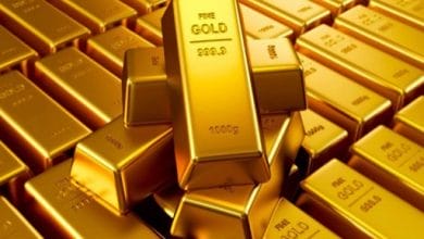 الذهب يقفز 1% متخطيا الألفي دولار مع هبوط العملة الأمريكية