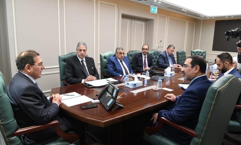 الملا يلتقي وفد الشركة الكويتية للاستكشافات البترولية الخارجية (كوفبيك) لبحث زيادة استثماراتها فى مصر