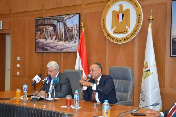 وزير التعليم العالى يشهد توقيع عقود تصنيع أول سيارة كهربائية مصرية محلية الصنع