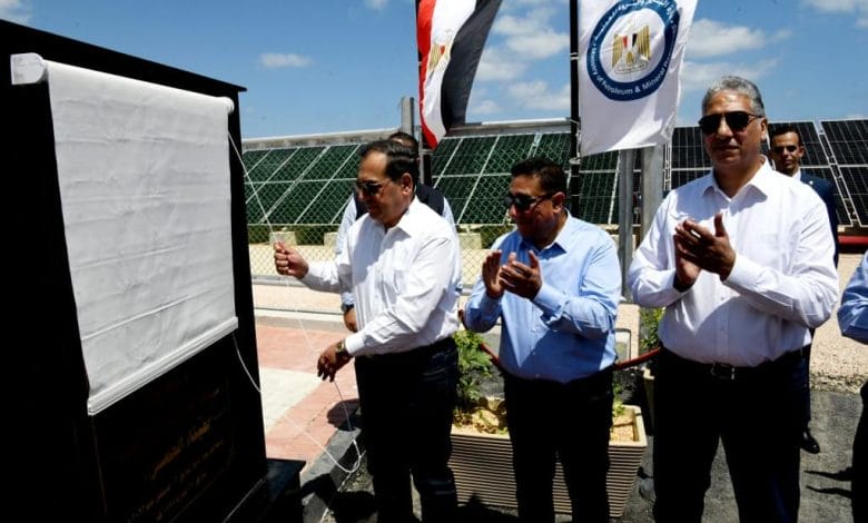 الملا يفتتح محطة الطاقة الشمسية بميناء الحمراء بالعلمين الجديدة