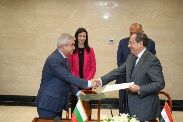 توقيع مذكرة تفاهم في مجال الغاز الطبيعي بين وزارة البترول ووزارة الطاقة البلغارية