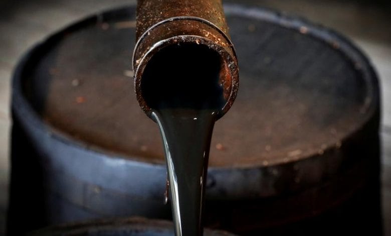 أسعار النفط تواصل التراجع وسط ارتفاع المخزونات الأمريكية واستمرار الغموض بشأن قرار أوبك بلس