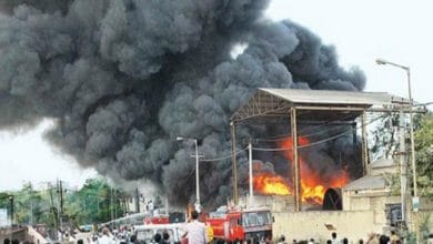 مقتل 11 بسبب انفجار اسطوانات غاز في مصنع للعطور بشرق باكستان