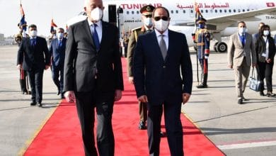 الرئيس السيسي يستقبل نظيره التونسي قيس سعيد بمطار القاهرة