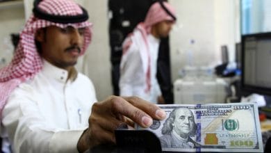 السعودية تبدأ طرح سندات دولارية لتمويل العجز